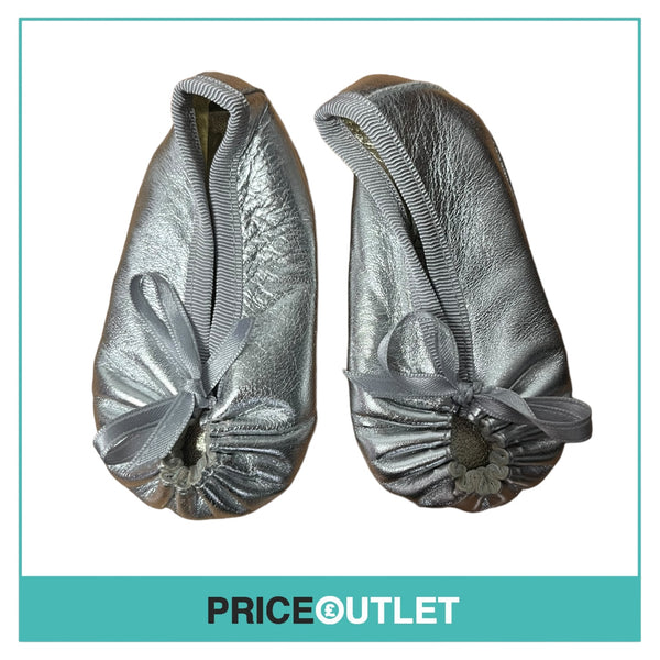 Maloles - Childrens Silver Flat Pleated Ballet Shoes - Size 17 - BRAND NEW WITH TAGS