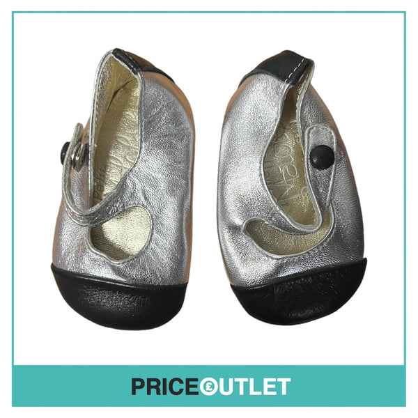 Maloles - Childrens Black and Silver Cap Toe Shoes - Size 19 - BRAND NEW WITH TAGS