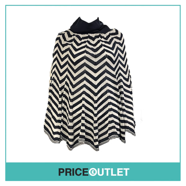 Comme des Garçons Junya Watanabe - Women’s Navy and White Chevron Poncho - Size M - BRAND NEW WITH TAGS