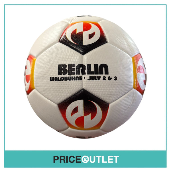 Pearl Jam - (2024 Tour) Football~ Berlin